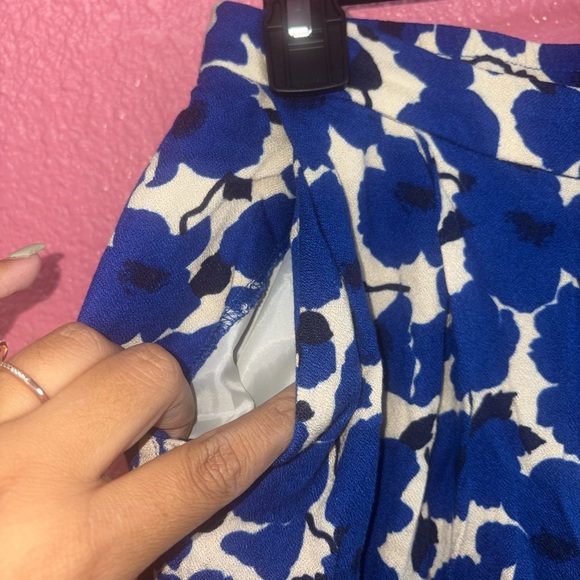 H&M Blue and White Cropped Pants with Giraffe Print - Picture 5 of 5